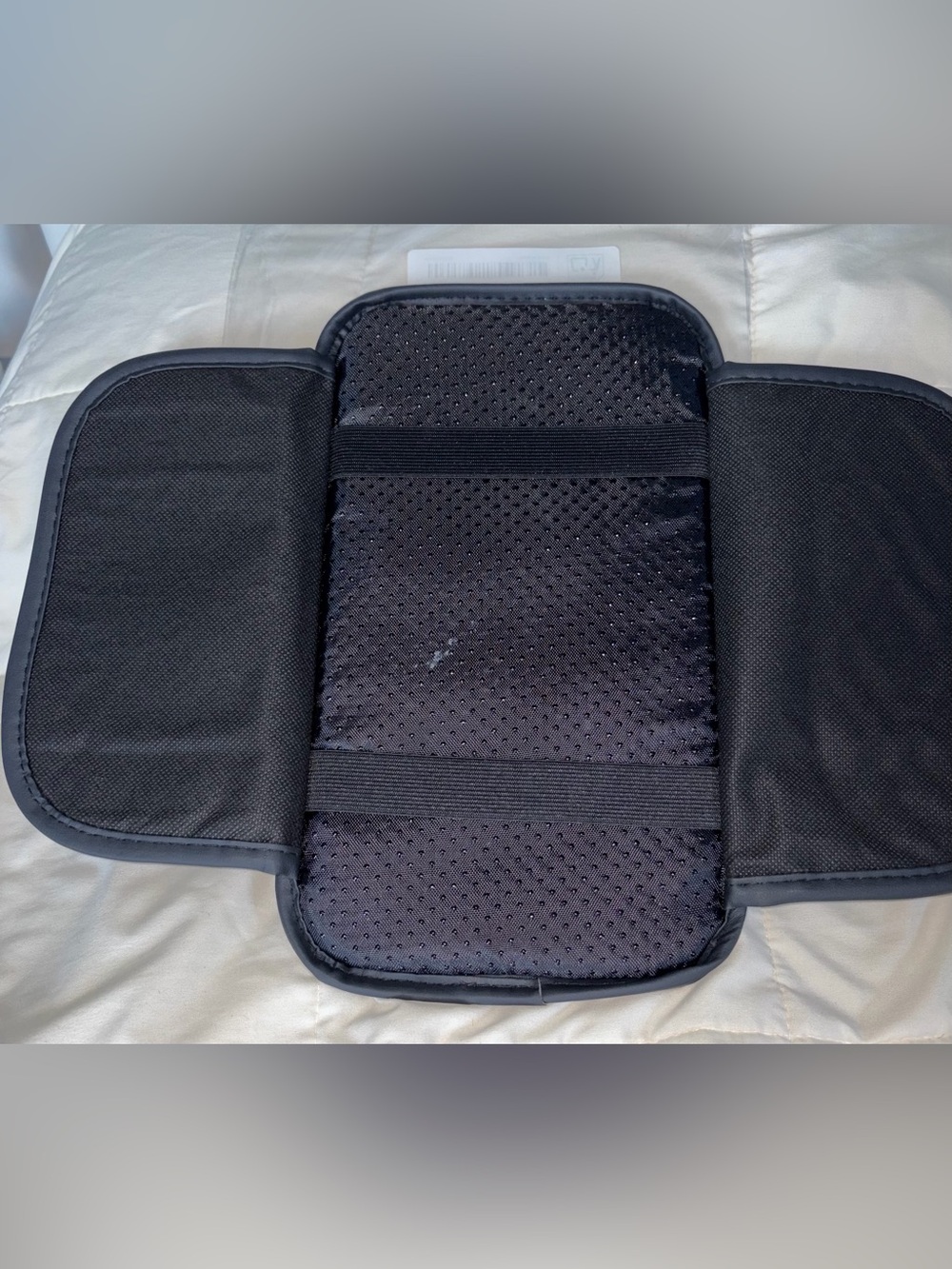 Auto armrest cover with pockets - Picture 2 of 3